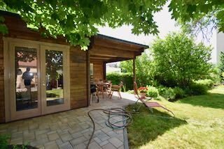 Gartenhaus mit Terrasse
