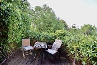 Küchenbalkon mit Zugang zum Garten 