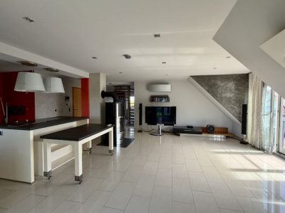Penthouse in Lieskau Tisch zur EBK 