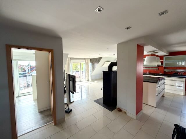 Penthouse Lieskau: 105 m², Kamin, Klima & Wallbox. Exklusiv wohnen mit Ruhe & Top-Ausstattung.