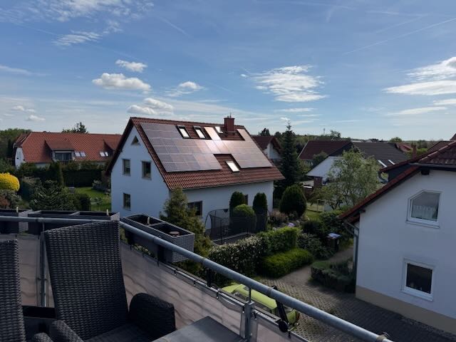 Penthouse Lieskau: 105 m², Kamin, Klima & Wallbox. Exklusiv wohnen mit Ruhe & Top-Ausstattung.